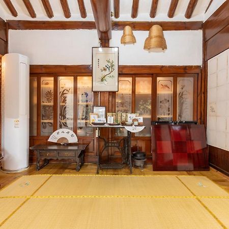 Dongmyo Hanok Sihwadang - Private Korean Style House In The City Center With A Beautiful Garden Seoul Exterior photo