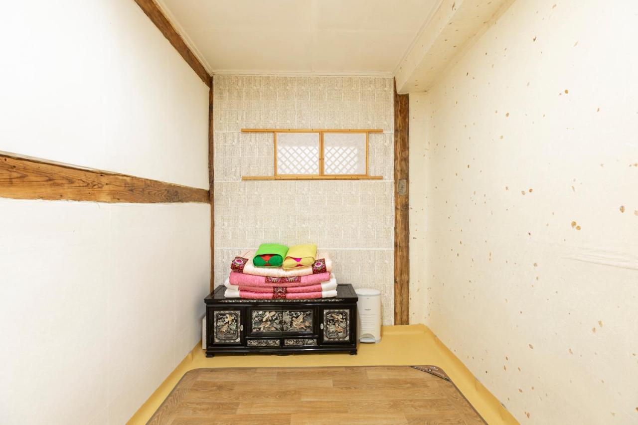 Dongmyo Hanok Sihwadang - Private Korean Style House In The City Center With A Beautiful Garden Seoul Exterior photo