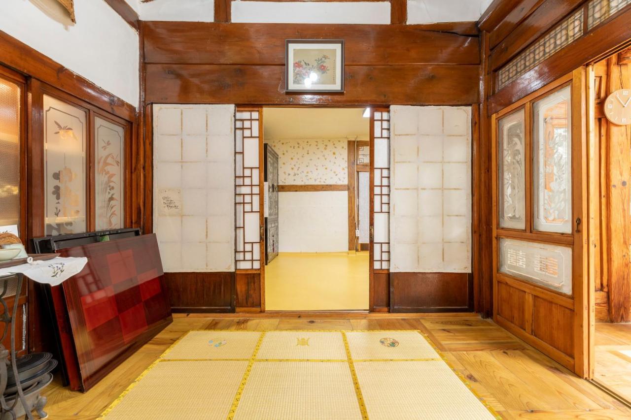 Dongmyo Hanok Sihwadang - Private Korean Style House In The City Center With A Beautiful Garden Seoul Exterior photo