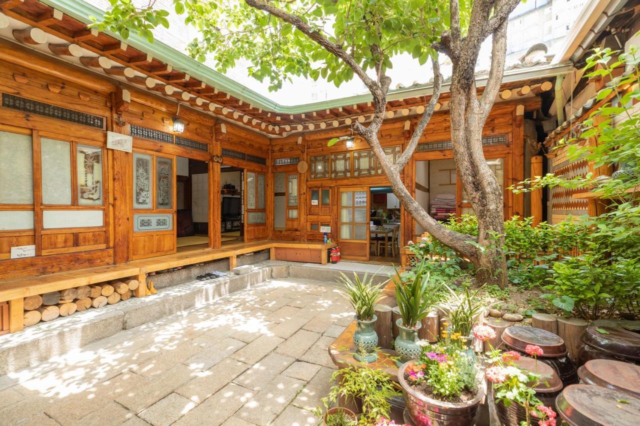 Dongmyo Hanok Sihwadang - Private Korean Style House In The City Center With A Beautiful Garden Seoul Exterior photo