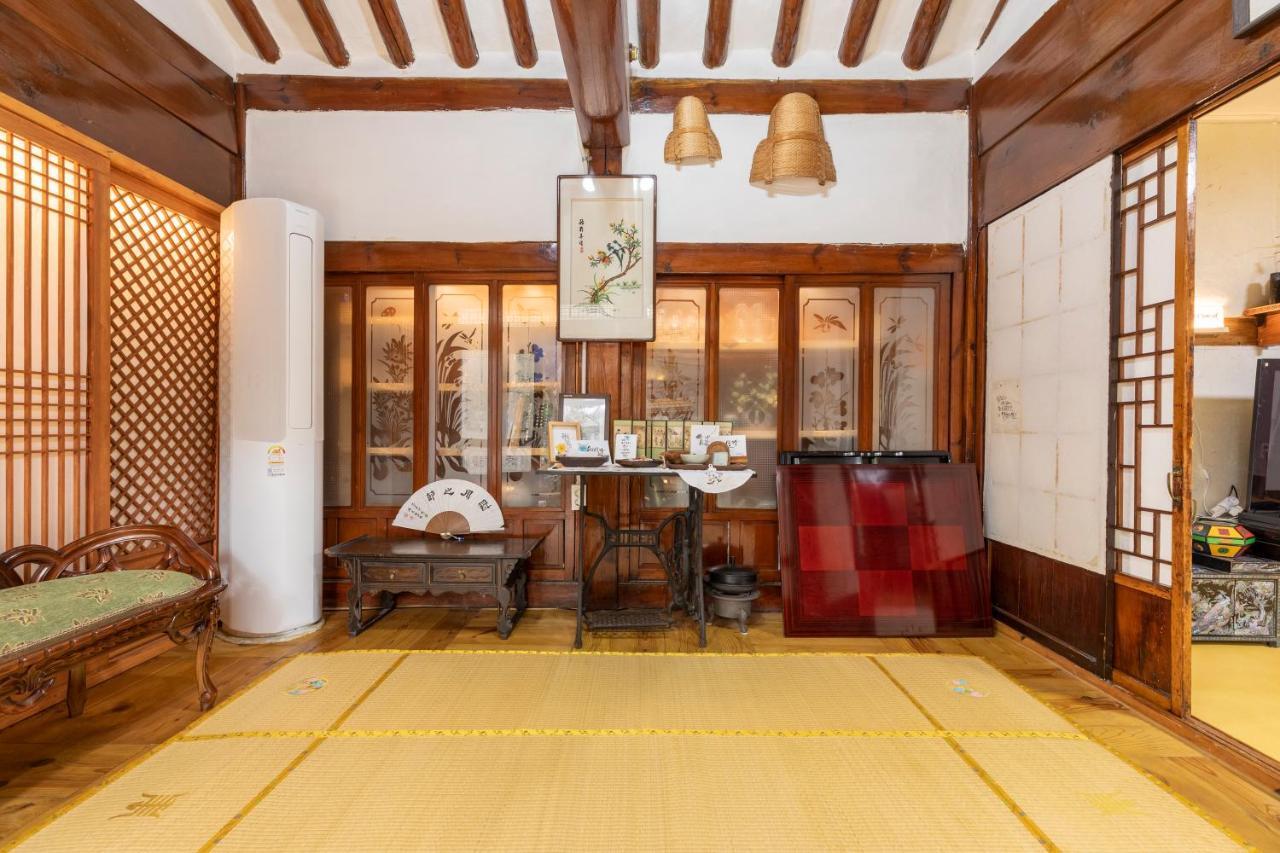 Dongmyo Hanok Sihwadang - Private Korean Style House In The City Center With A Beautiful Garden Seoul Exterior photo